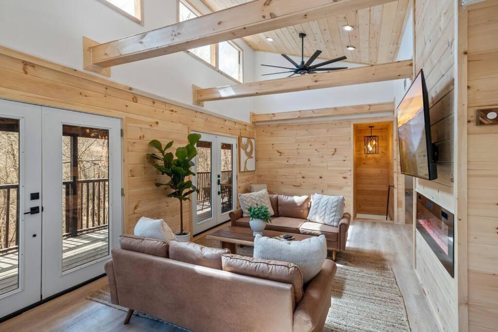 New! Modern Cabin With Two Decks, Bar & Game Room! Гатлінбург Екстер'єр фото