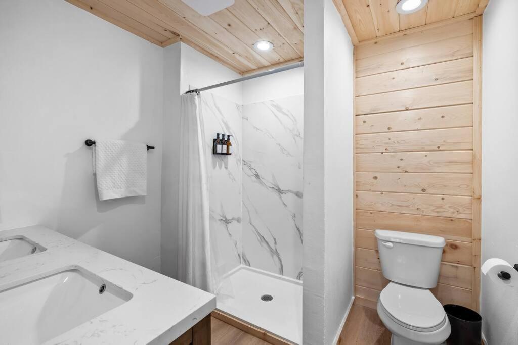New! Modern Cabin With Two Decks, Bar & Game Room! Гатлінбург Екстер'єр фото