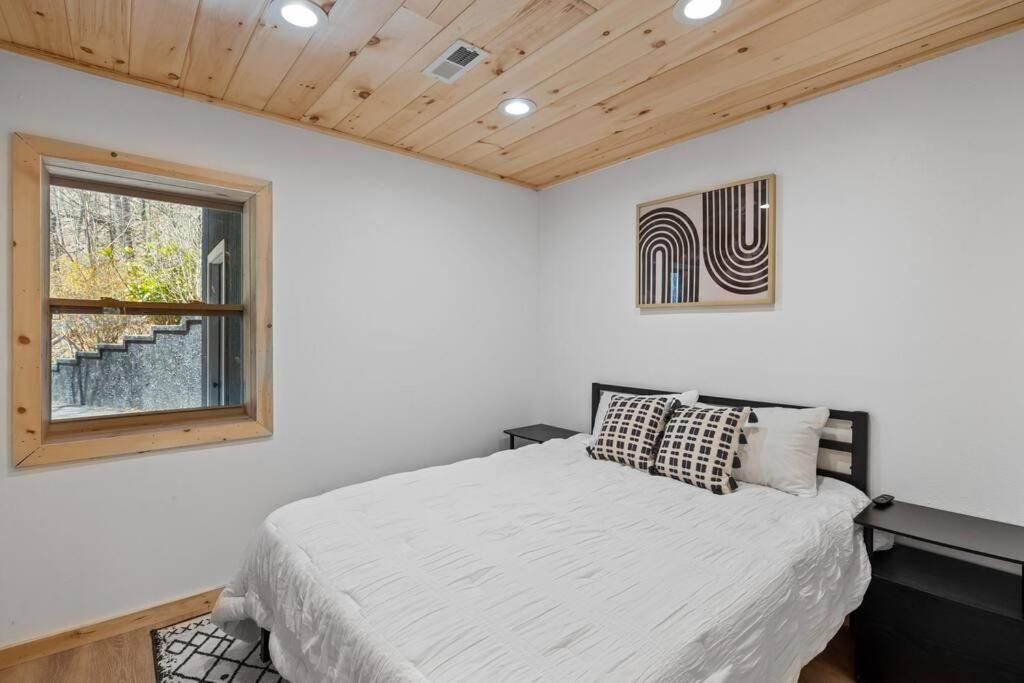 New! Modern Cabin With Two Decks, Bar & Game Room! Гатлінбург Екстер'єр фото