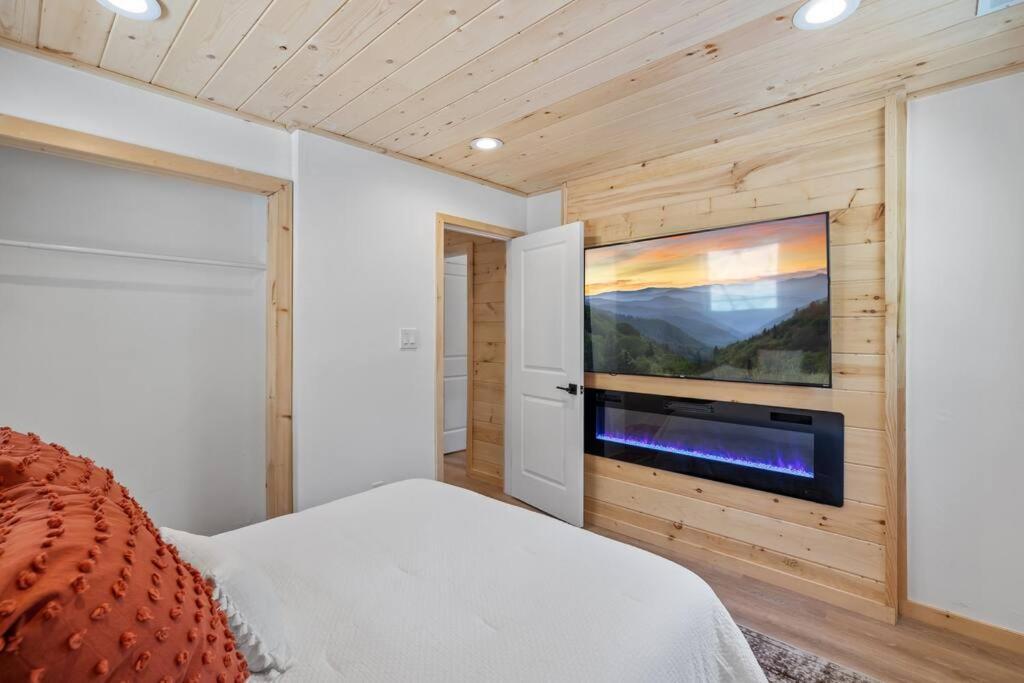 New! Modern Cabin With Two Decks, Bar & Game Room! Гатлінбург Екстер'єр фото