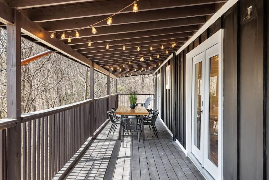 New! Modern Cabin With Two Decks, Bar & Game Room! Гатлінбург Екстер'єр фото