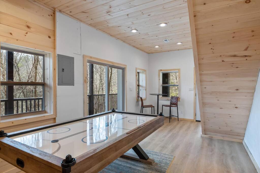 New! Modern Cabin With Two Decks, Bar & Game Room! Гатлінбург Екстер'єр фото